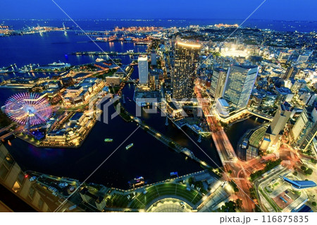 横浜市、ランドマークタワーからの夜景（ベイブリッジ方面） 116875835
