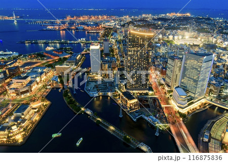 横浜市、ランドマークタワーからの夜景(ベイブリッジ方面) 横浜市、ランドマークタワーからの夜景(ベイブリッジ方面) 116875836