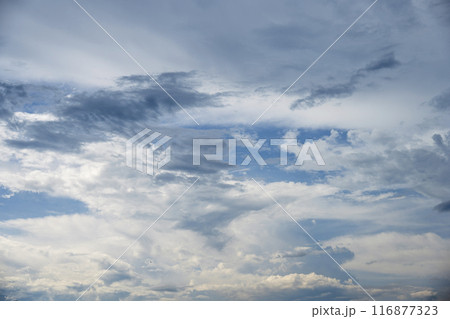 雨の日 空 晴れ間 夏 梅雨 7月 イメージ 116877323