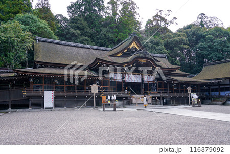 拝殿　日本最古ともいわれるの三輪明神こと大神神社（奈良県桜井市） 116879092