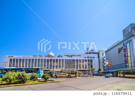 日本の平塚都市景観 東海道本線 平塚駅などを望む＝令和6年7月22日 116879411