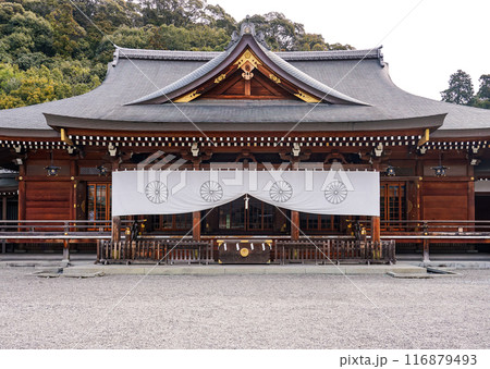 祈祷殿 日本最古ともいわれるの三輪明神こと大神神社(奈良県桜井市) 祈祷殿 日本最古ともいわれるの三輪明神こと大神神社(奈良県桜井市) 116879493