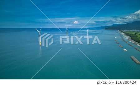 富山県入善町海岸線の洋上風力発電設備などの様子 116880424