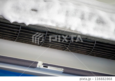 air conditioner cleaning with spray foam cleaner 116882868