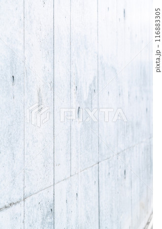 真っ白のコンクリートの壁 116883305