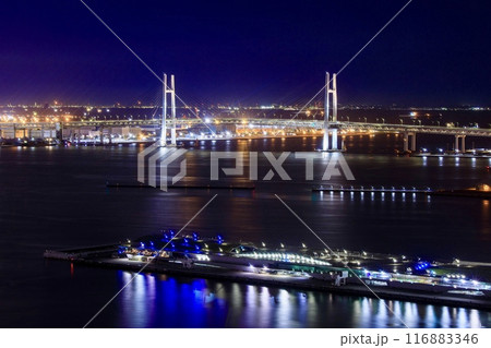 横浜市、横浜ベイブリッジと大さん橋の夜景 116883346