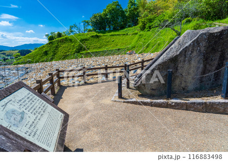 奈良県明日香村　鬼の雪隠 116883498