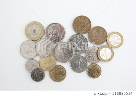 白い背景で撮った 少し古い世界のお金シリーズ フランス フラン 白い背景で撮った 少し古い世界のお金シリーズ フランス フラン 116883514