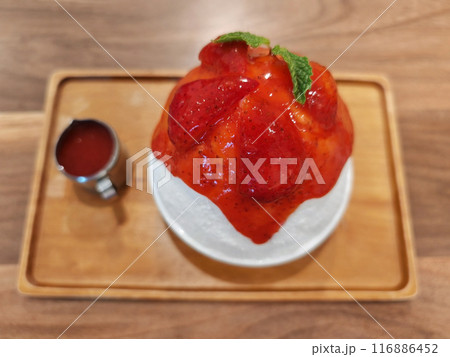 Korean shaved ice dessert with fresh strawberry and sweet sauce Korean shaved ice dessert with fresh strawberry and sweet sauce 116886452