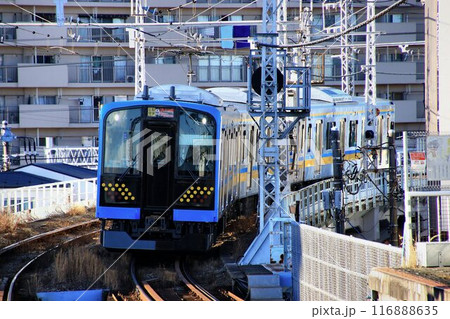 昭和の面影を残す『鶴見線』に現れた令和の新車… E131系 昭和の面影を残す『鶴見線』に現れた令和の新車… E131系 116888635