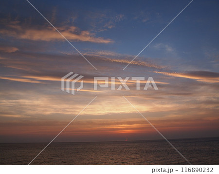 大洗～苫小牧フェリー上からの日の出 116890232