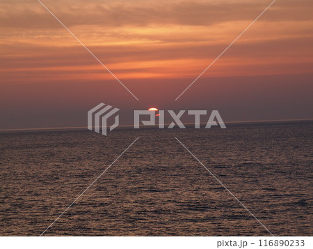 大洗～苫小牧フェリー上からの日の出 116890233