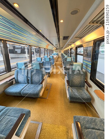 黒船電車の車内 116890259