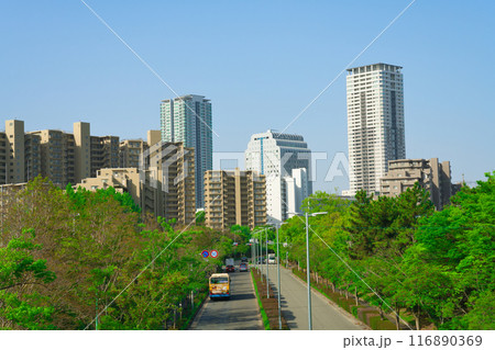 【大阪府】4月・北千里駅前周辺の街並み 116890369