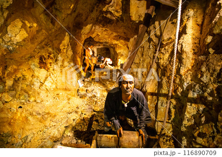 佐渡金山の坑道 佐渡金山の坑道 116890709