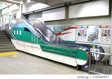与野本町駅 新幹線のイラストのエスカレーター 与野本町駅 新幹線のイラストのエスカレーター 116890877