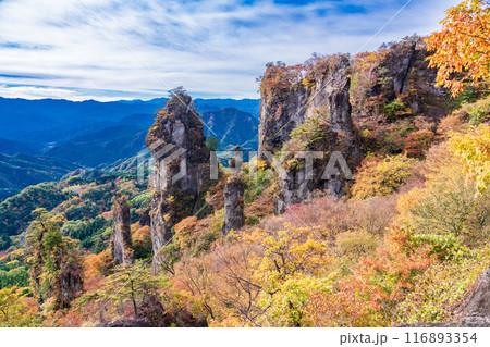 【群馬県】紅葉が美しい妙義山から、日暮の景（ひぐらしのけい） 116893354