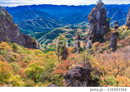 【群馬県】紅葉が美しい妙義山から、日暮の景（ひぐらしのけい） 116893368