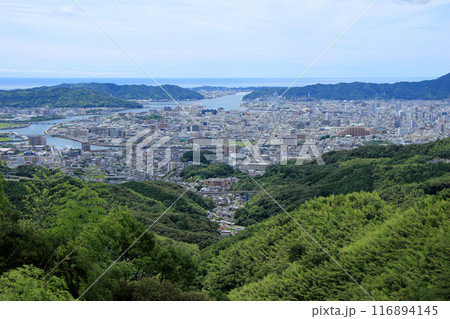高知市街地から浦戸湾や太平洋を望む風景 高知市街地から浦戸湾や太平洋を望む風景 116894145