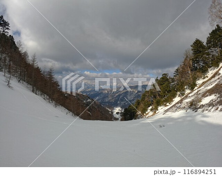冬季日光白根山散策路からの武尊山 116894251