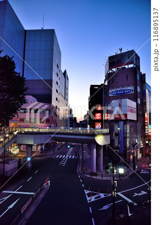 東京都立川市 夜明け前の立川駅 東京都立川市 夜明け前の立川駅 116895137