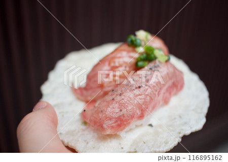 最高に美味い、飛騨牛にぎり 116895162