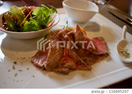 最高級飛騨牛のローストビーフ 最高級飛騨牛のローストビーフ 116895207