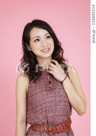 カジュアルな女性 116895314
