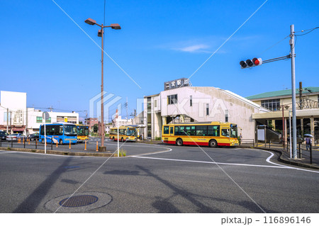 日本の大磯都市景観　7月。JR東海道本線　二宮駅などを望む＝令和6年7月22日 116896146