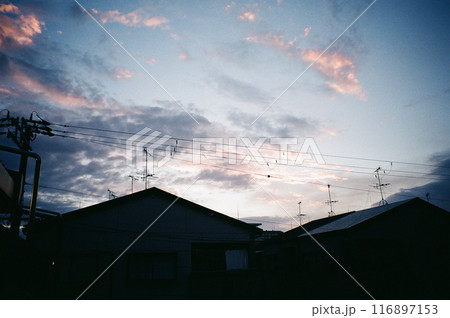 早起きの散歩の空 早起きの散歩の空 116897153