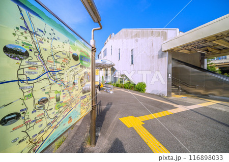 日本の大磯都市景観　7月。JR東海道本線　二宮駅などを望む＝令和6年7月22日 116898033