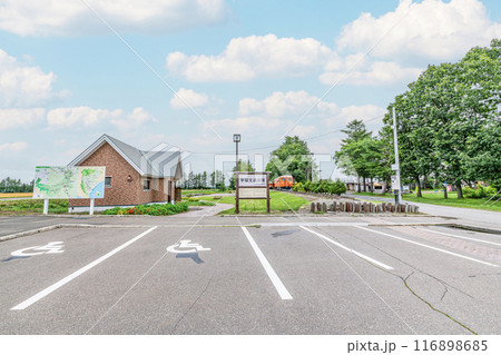 北海道帯広市　人気の観光地　旧国鉄広尾線幸福駅がある幸福交通公園 116898685
