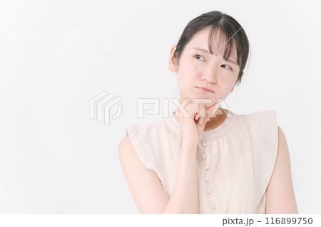 ワンピースを着た若い女性 ワンピースを着た若い女性 116899750