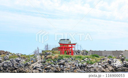 「青森県」奇跡の鳥居・弁天島の厳島神社　八戸市 116900053