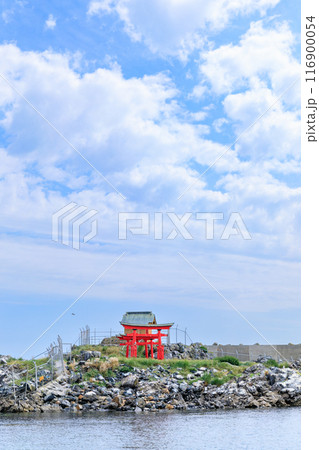 「青森県」奇跡の鳥居・弁天島の厳島神社　八戸市 116900054