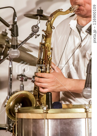 サックスの演奏イメージ【テナー・サクソフォーン】 サックスの演奏イメージ【テナー・サクソフォーン】 116900109