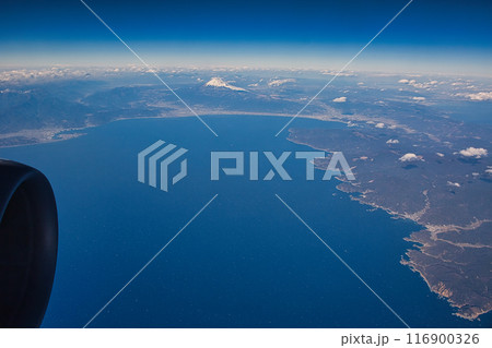飛行機から見た駿河湾 116900326