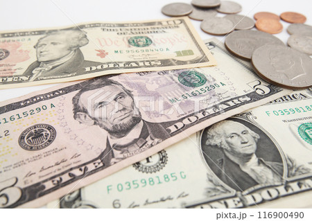 白い背景で撮った 少し古い世界のお金シリーズ アメリカドル 116900490