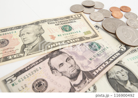 白い背景で撮った 少し古い世界のお金シリーズ アメリカドル 116900492