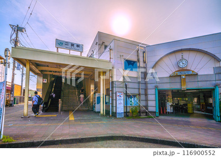 日本の二宮都市景観　7月。JR東海道本線　二宮駅などを望む＝令和6年7月22日 116900552