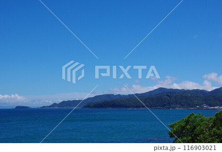 兵庫県淡路島　成ヶ島から大浜海水浴場周辺を望む　 116903021