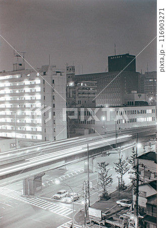 1988年頃の東京・五反田の街並み (富士フイルム五反田ビルから見た首都高速と大崎郵便局方向) 116903271