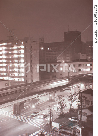 1988年頃の東京・五反田の街並み (富士フイルム五反田ビルから見た首都高速と大崎郵便局方向) 116903272