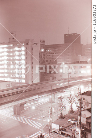 1988年頃の東京・五反田の街並み (富士フイルム五反田ビルから見た首都高速と大崎郵便局方向) 116903273