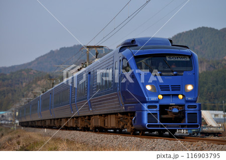 日豊本線を走る883系特急ソニック 116903795