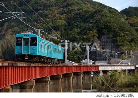 紀勢本線を走る105系普通電車2両 紀勢本線を走る105系普通電車2両 116903890