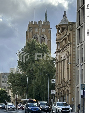 海外車と街並み 116904160