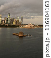 シドニー湾上からオペラハウスと 116904163