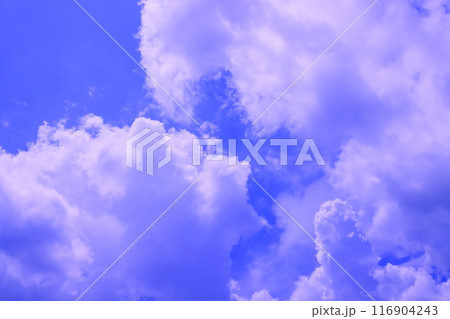雲のある青空 (背景素材） 116904243