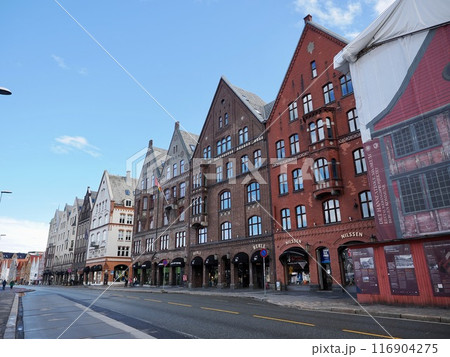 ノルウェー ベルゲンの旧市街 ブリッゲンの街並み ノルウェー ベルゲンの旧市街 ブリッゲンの街並み 116904275